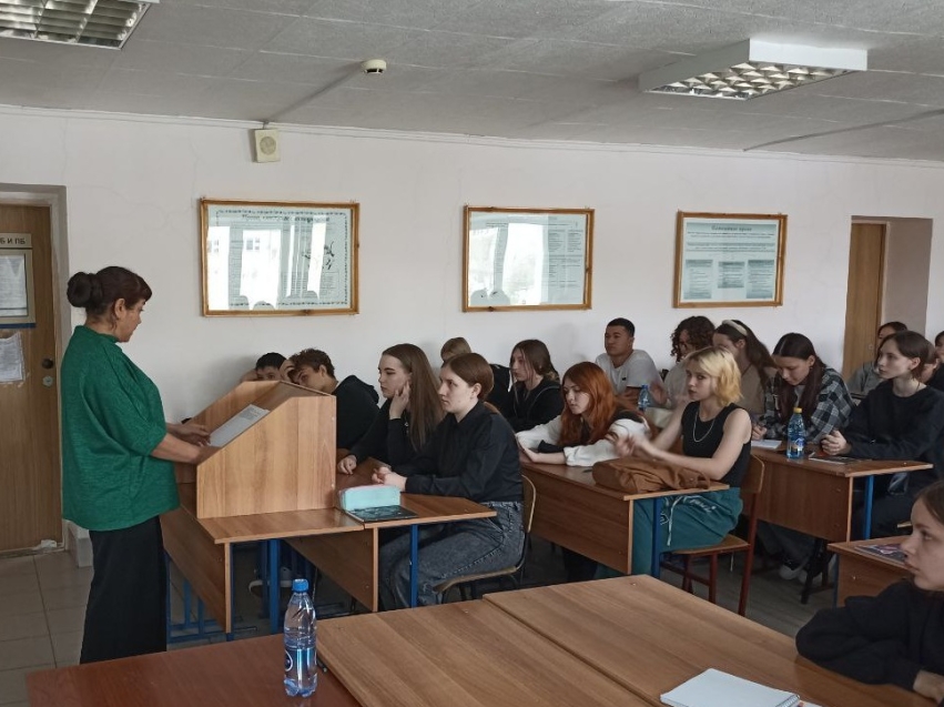 Лекцию для будущих юристов провела сотрудник Департамента ЗАГС Забайкалья